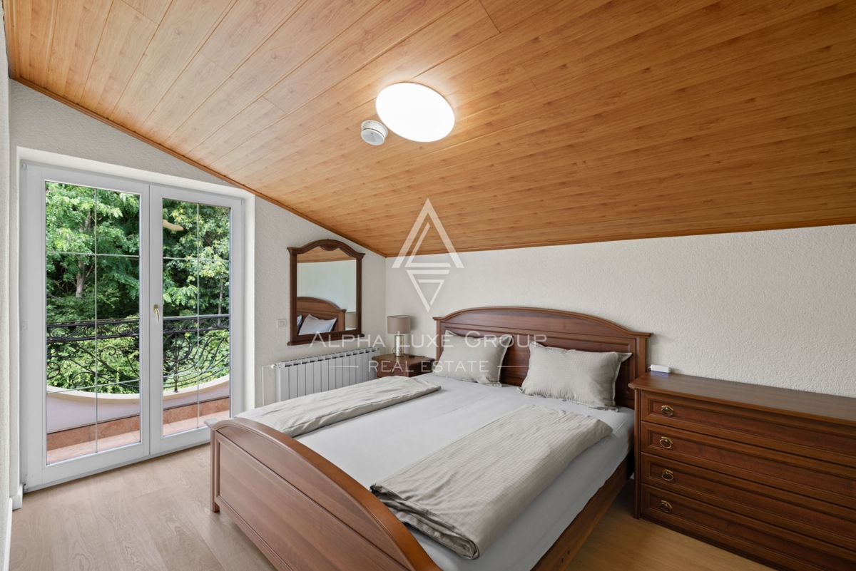 ALPHA LUXE GROUP, Prodamo prostorno vilo v bližini Poreča, panoramski pogled na morje.