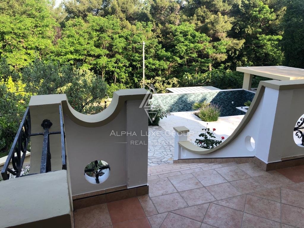 ALPHA LUXE GROUP, Prodamo prostorno vilo v bližini Poreča, panoramski pogled na morje.
