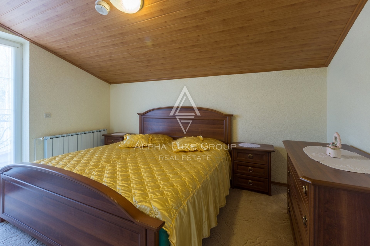 ALPHA LUXE GROUP, Prodamo prostorno vilo v bližini Poreča, panoramski pogled na morje.