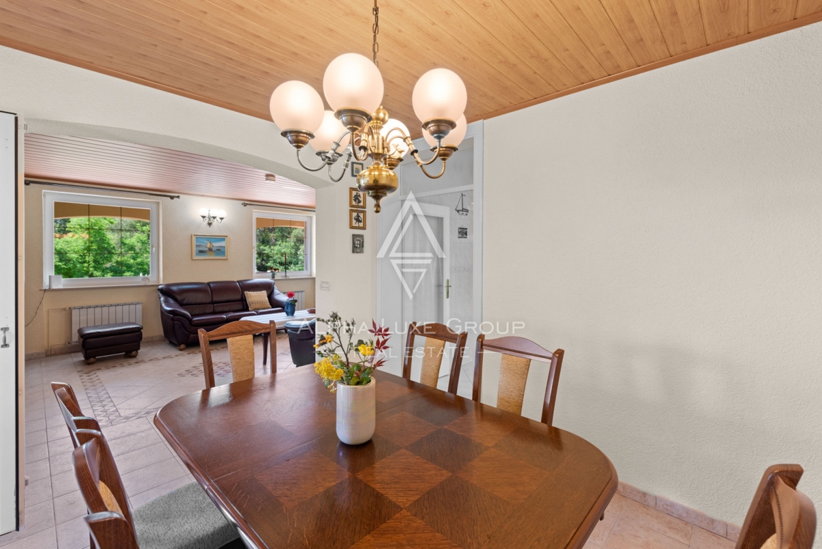 ALPHA LUXE GROUP, Prodamo prostorno vilo v bližini Poreča, panoramski pogled na morje.