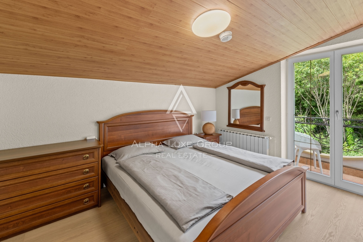 ALPHA LUXE GROUP, Prodamo prostorno vilo v bližini Poreča, panoramski pogled na morje.