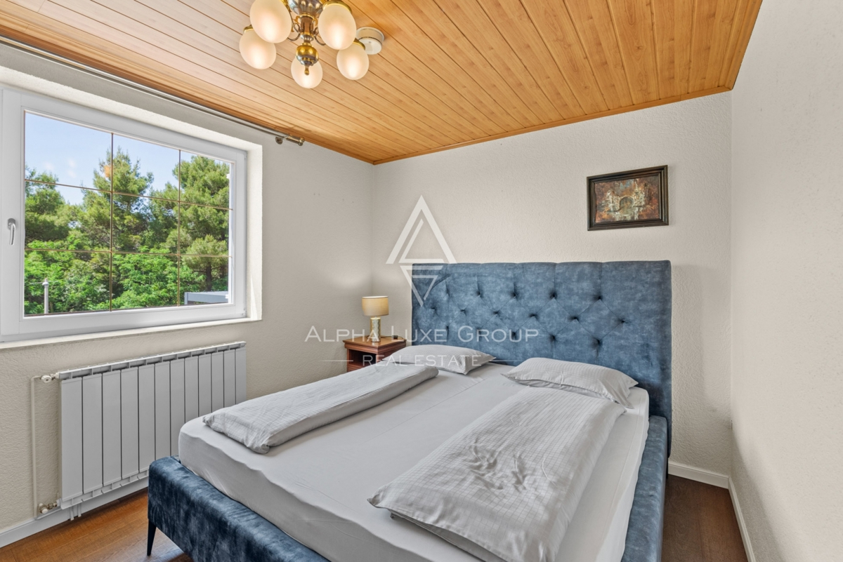 ALPHA LUXE GROUP, Prodamo prostorno vilo v bližini Poreča, panoramski pogled na morje.