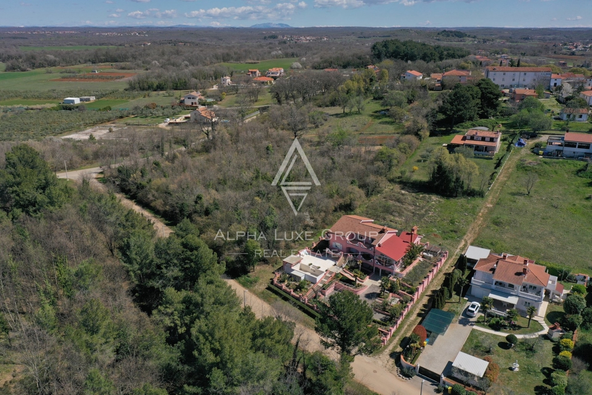 ALPHA LUXE GROUP, Prodamo prostorno vilo v bližini Poreča, panoramski pogled na morje.