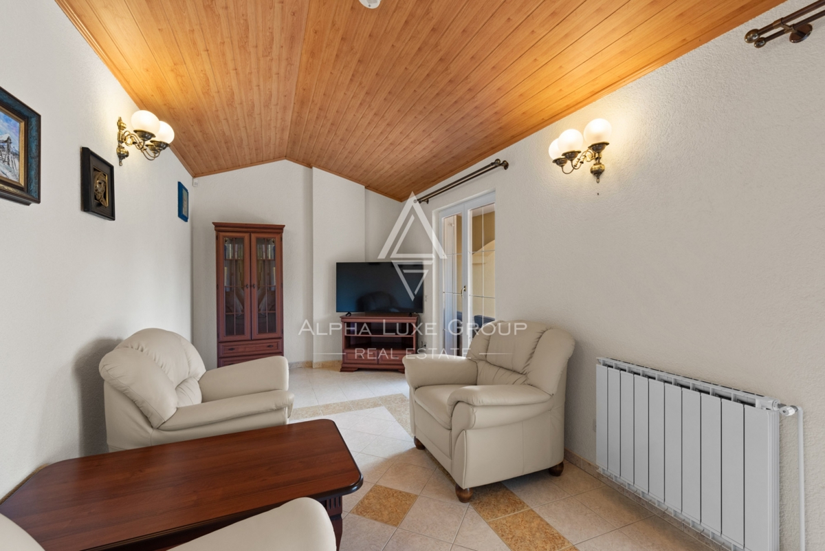 ALPHA LUXE GROUP, Prodamo prostorno vilo v bližini Poreča, panoramski pogled na morje.