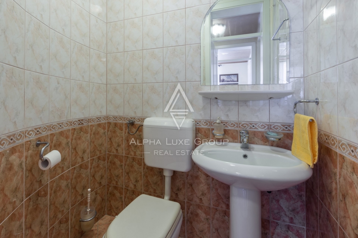 ALPHA LUXE GROUP, Prodamo prostorno vilo v bližini Poreča, panoramski pogled na morje.