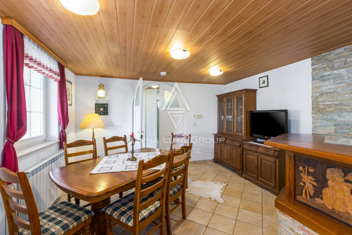 ALPHA LUXE GROUP, Prodamo prostorno vilo v bližini Poreča, panoramski pogled na morje.