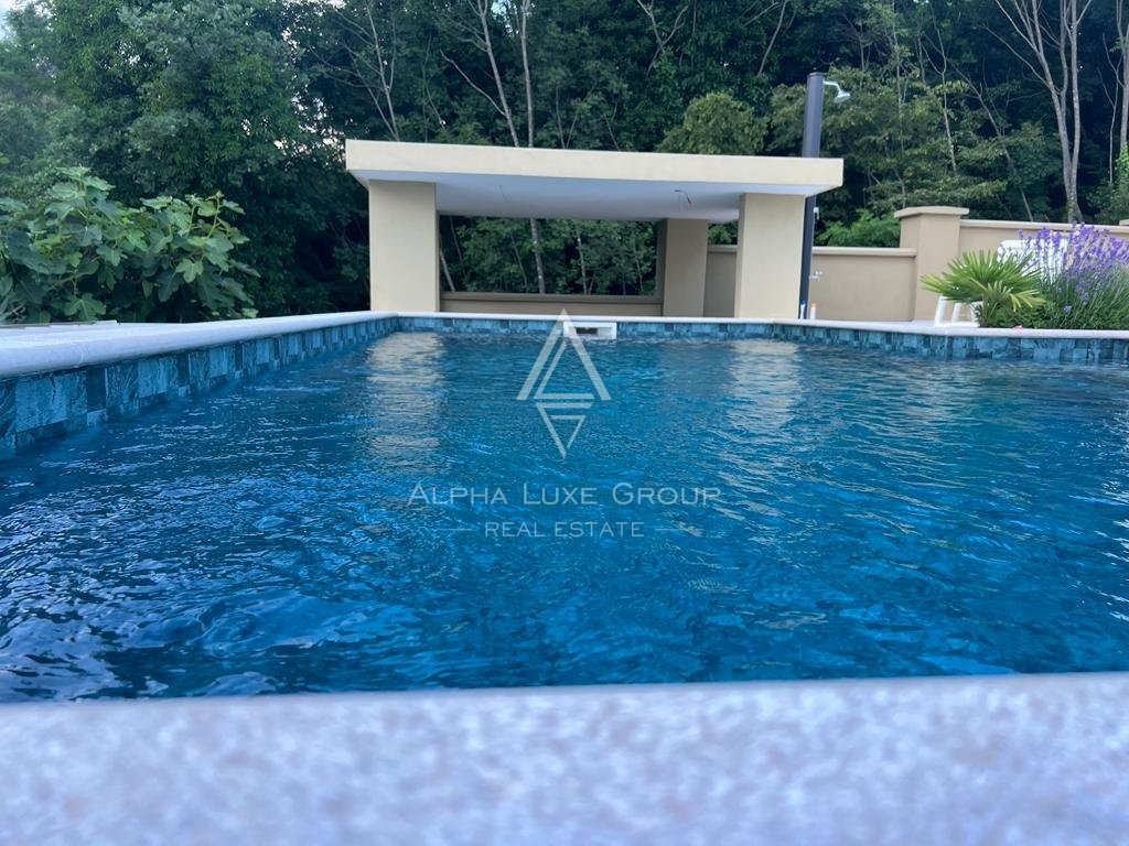 ALPHA LUXE GROUP, Prodamo prostorno vilo v bližini Poreča, panoramski pogled na morje.