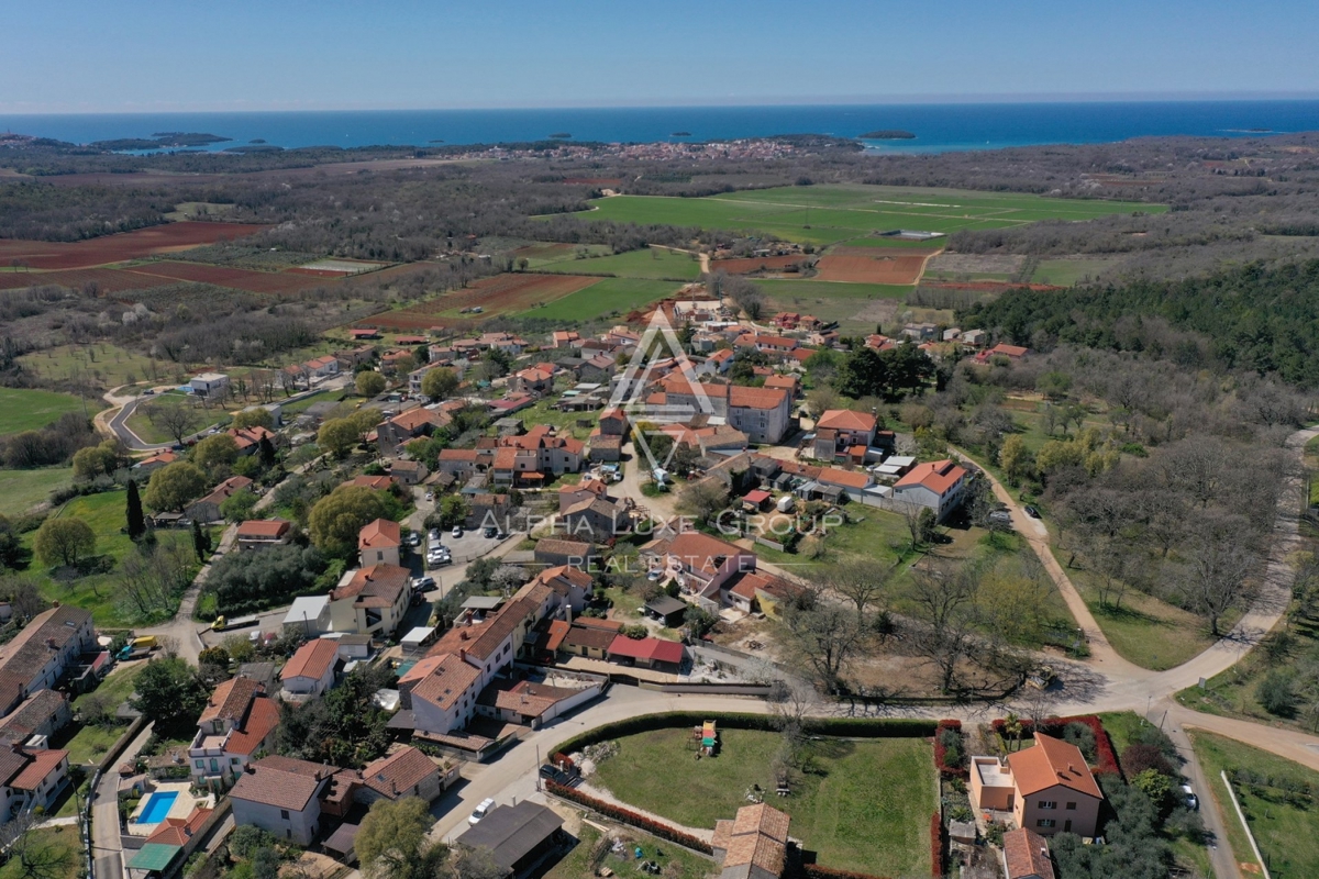 ALPHA LUXE GROUP, Prodamo prostorno vilo v bližini Poreča, panoramski pogled na morje.
