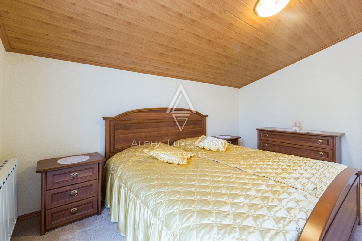 ALPHA LUXE GROUP, Prodamo prostorno vilo v bližini Poreča, panoramski pogled na morje.