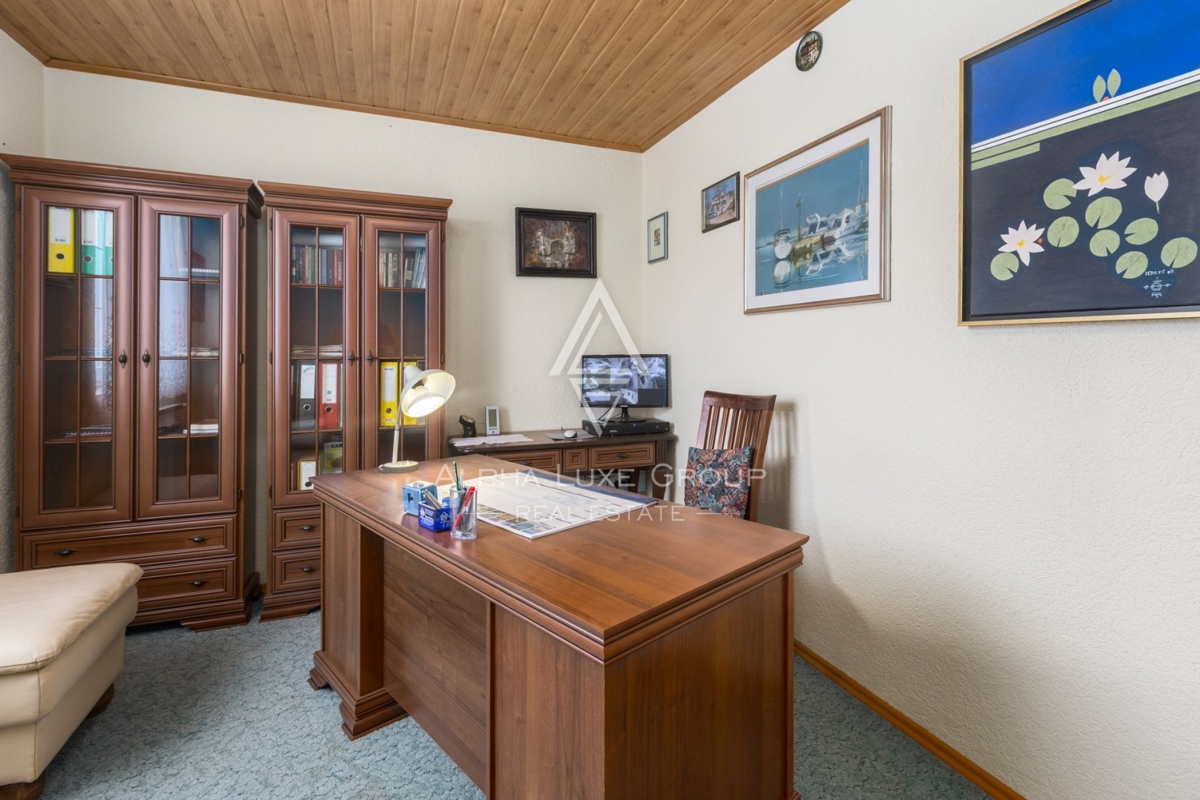ALPHA LUXE GROUP, Prodamo prostorno vilo v bližini Poreča, panoramski pogled na morje.