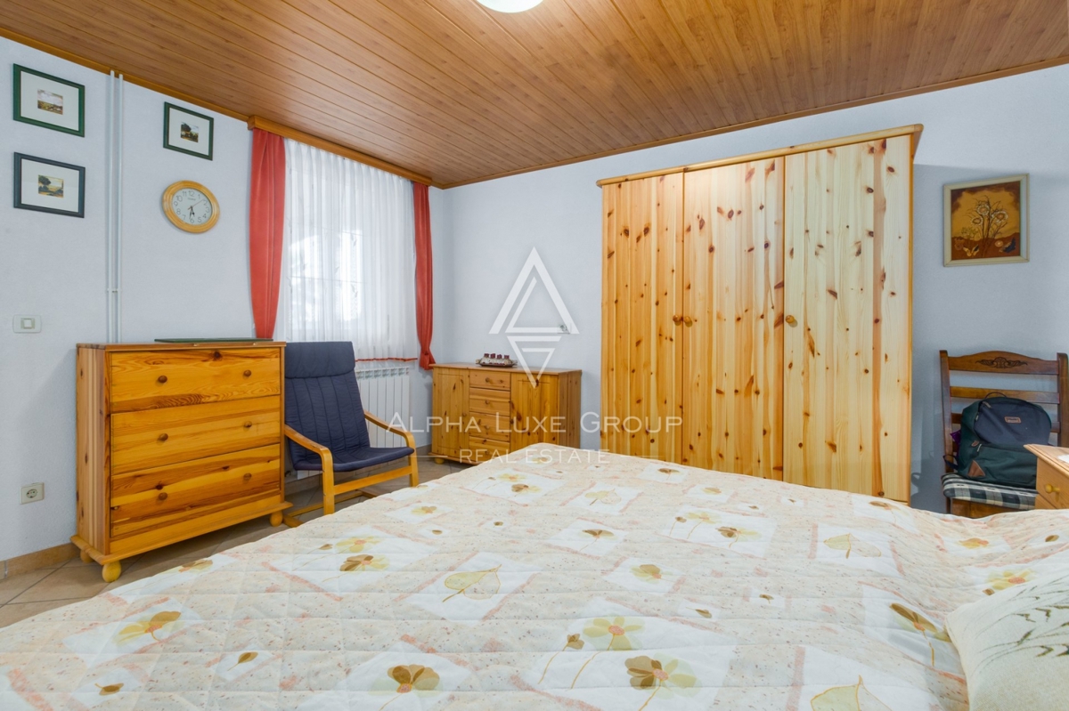 ALPHA LUXE GROUP, Prodamo prostorno vilo v bližini Poreča, panoramski pogled na morje.