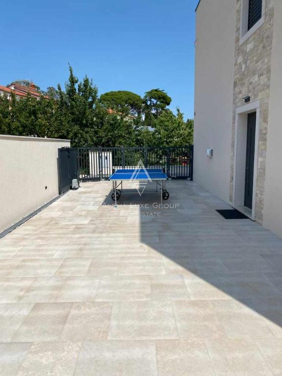 Umag, Istra: Moderna hiša z bazenom in pogledom na morje