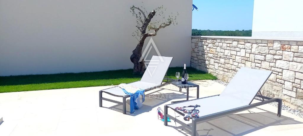 Umag, Istra: Moderna hiša z bazenom in pogledom na morje