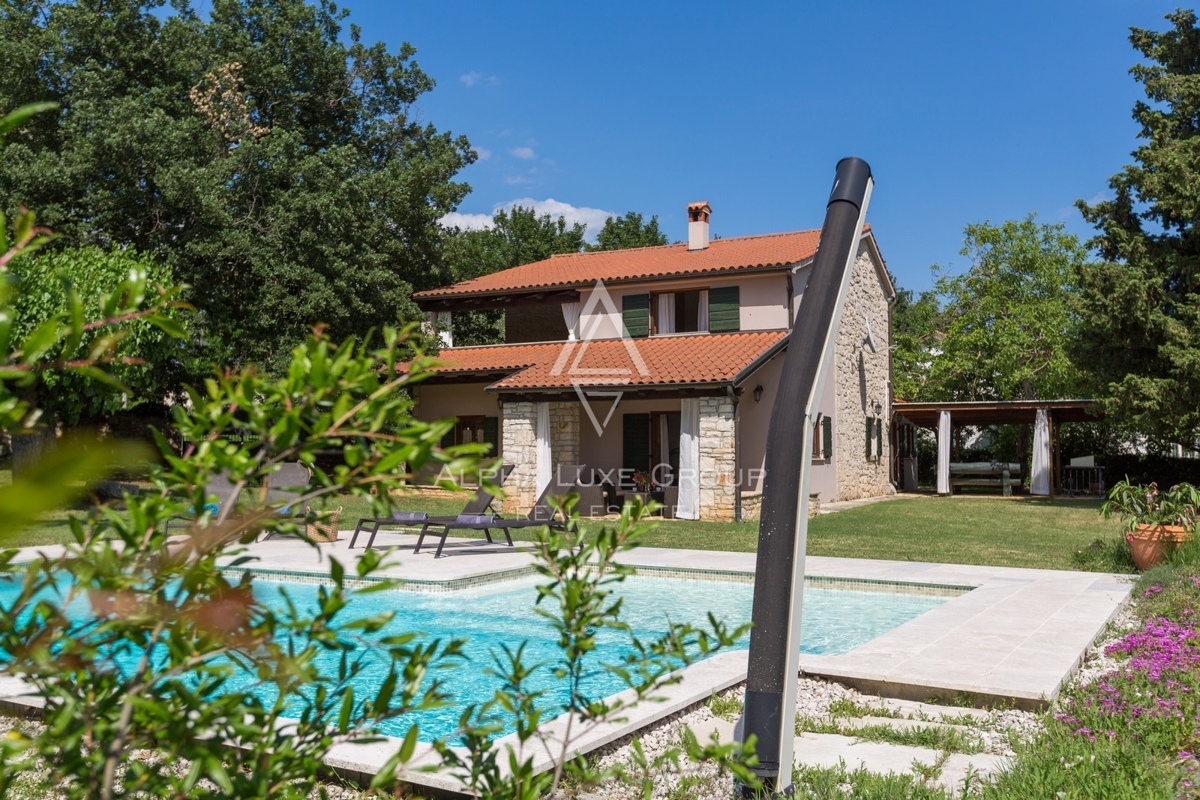 Istra, Poreč, Prenovljena vila z bazenom in vrtom