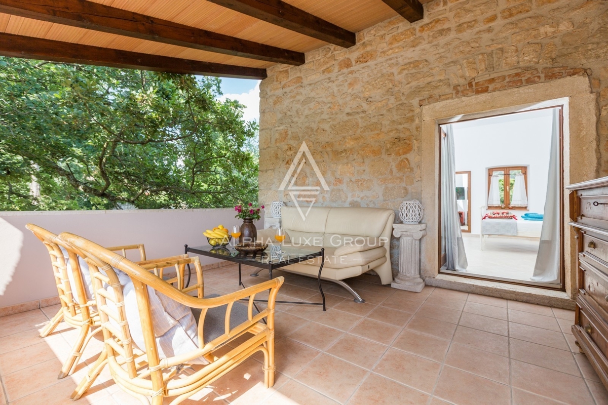 Istra, Poreč, Prenovljena vila z bazenom in vrtom
