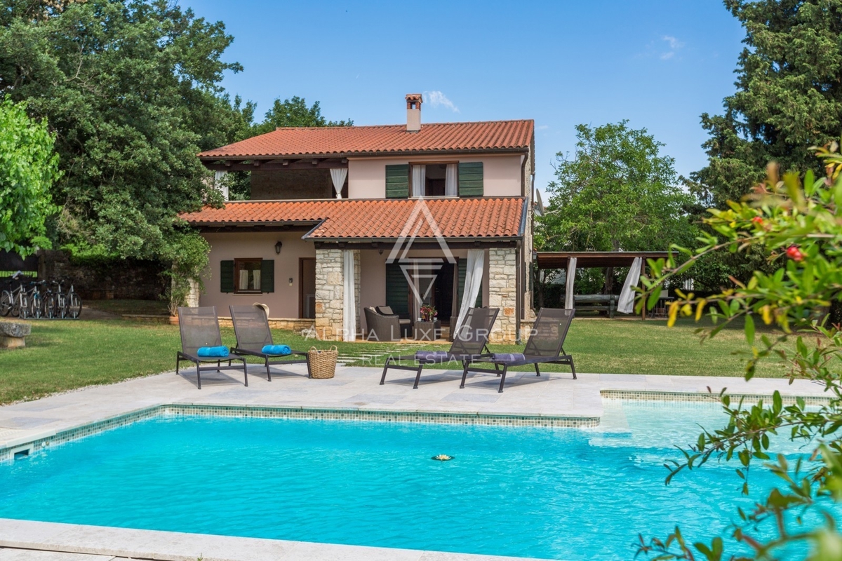 Istra, Poreč, Prenovljena vila z bazenom in vrtom