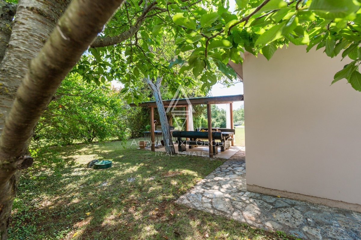 Istra, Poreč, Prenovljena vila z bazenom in vrtom