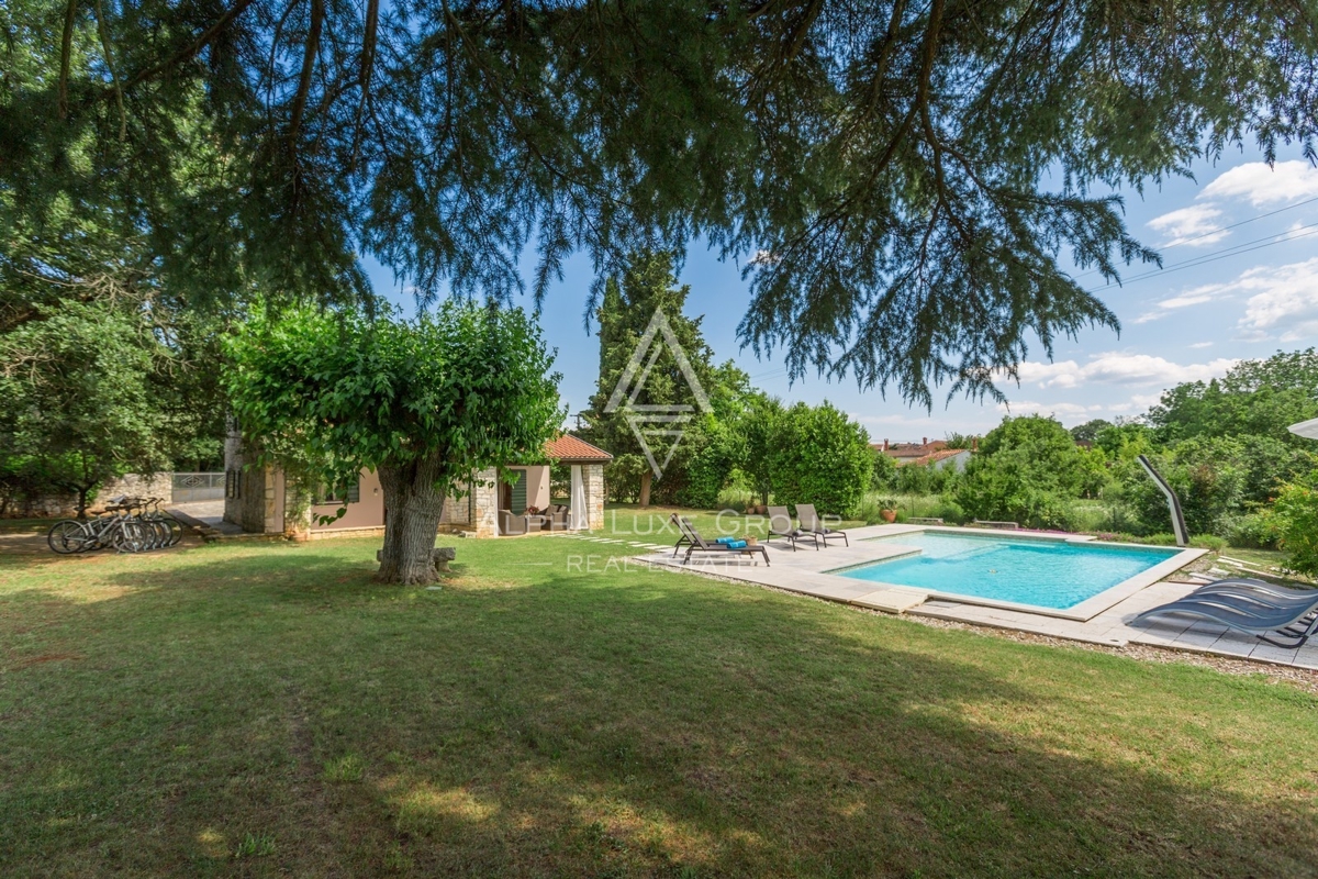 Istra, Poreč, Prenovljena vila z bazenom in vrtom
