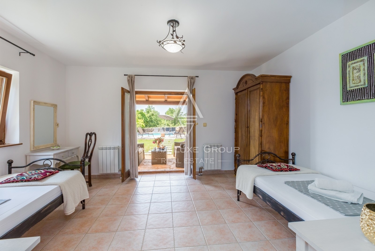 Istra, Poreč, Prenovljena vila z bazenom in vrtom