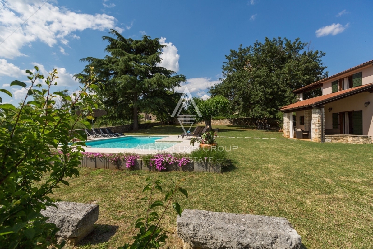 Istra, Poreč, Prenovljena vila z bazenom in vrtom