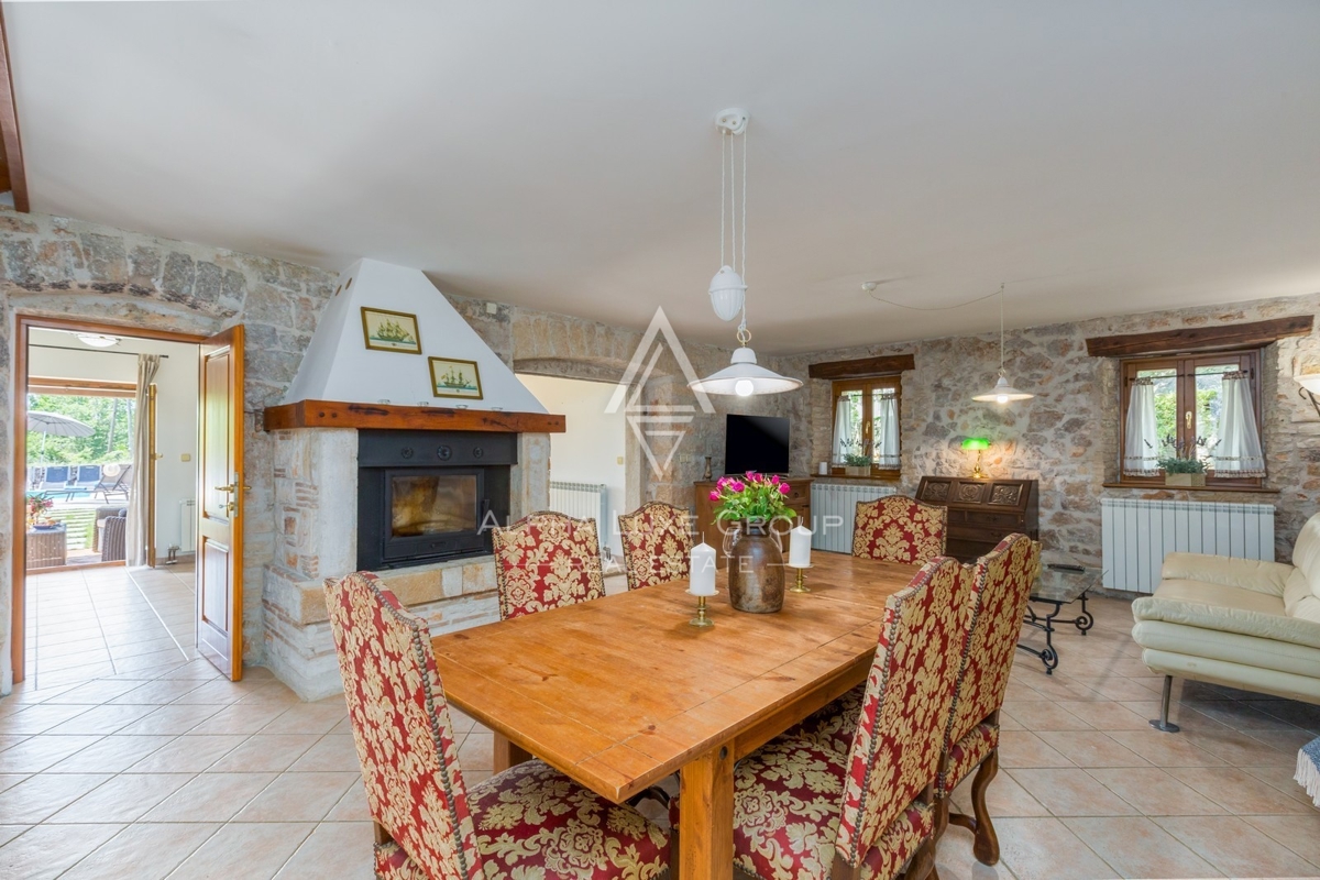 Istra, Poreč, Prenovljena vila z bazenom in vrtom