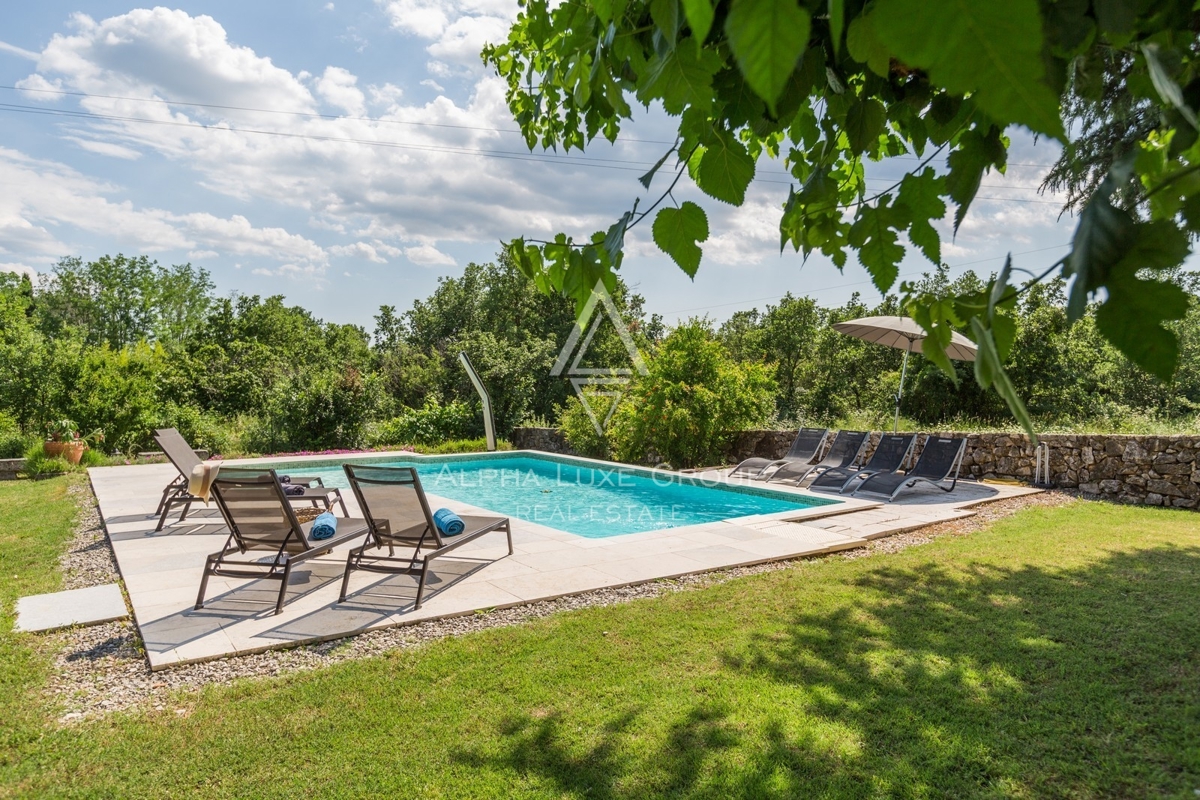 Istra, Poreč, Prenovljena vila z bazenom in vrtom