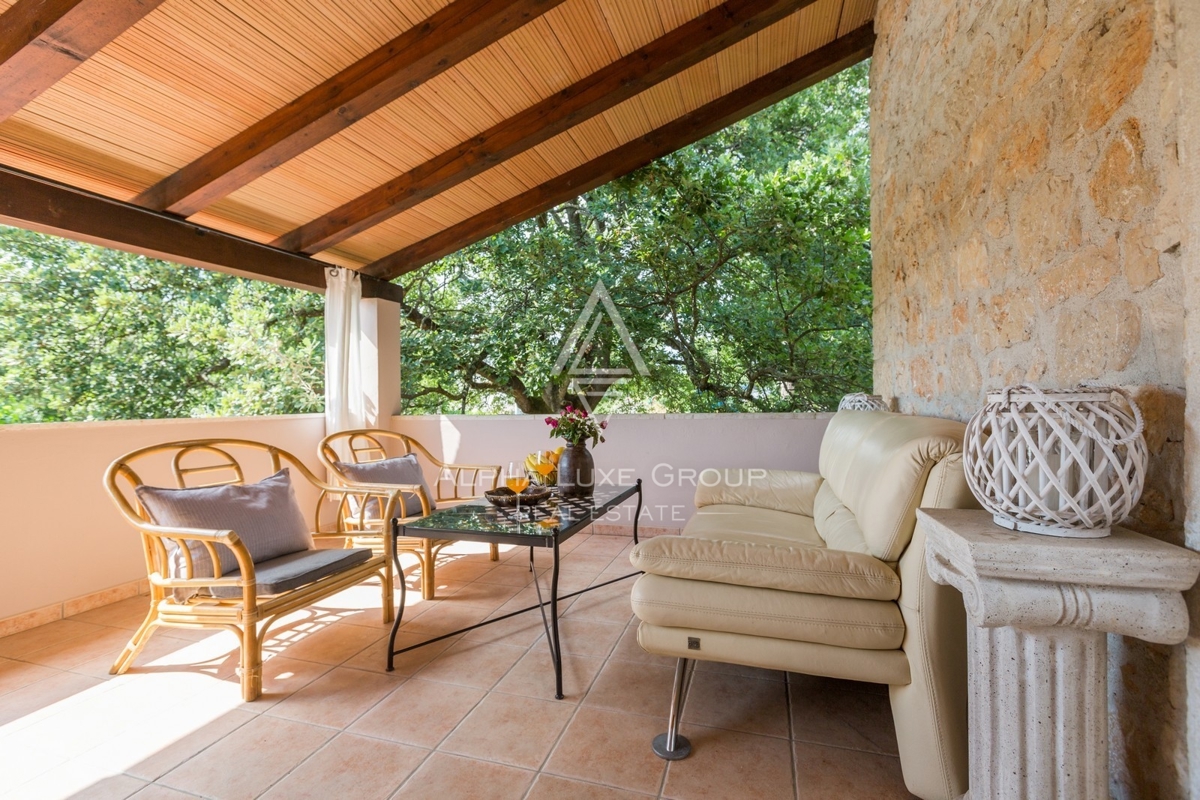 Istra, Poreč, Prenovljena vila z bazenom in vrtom