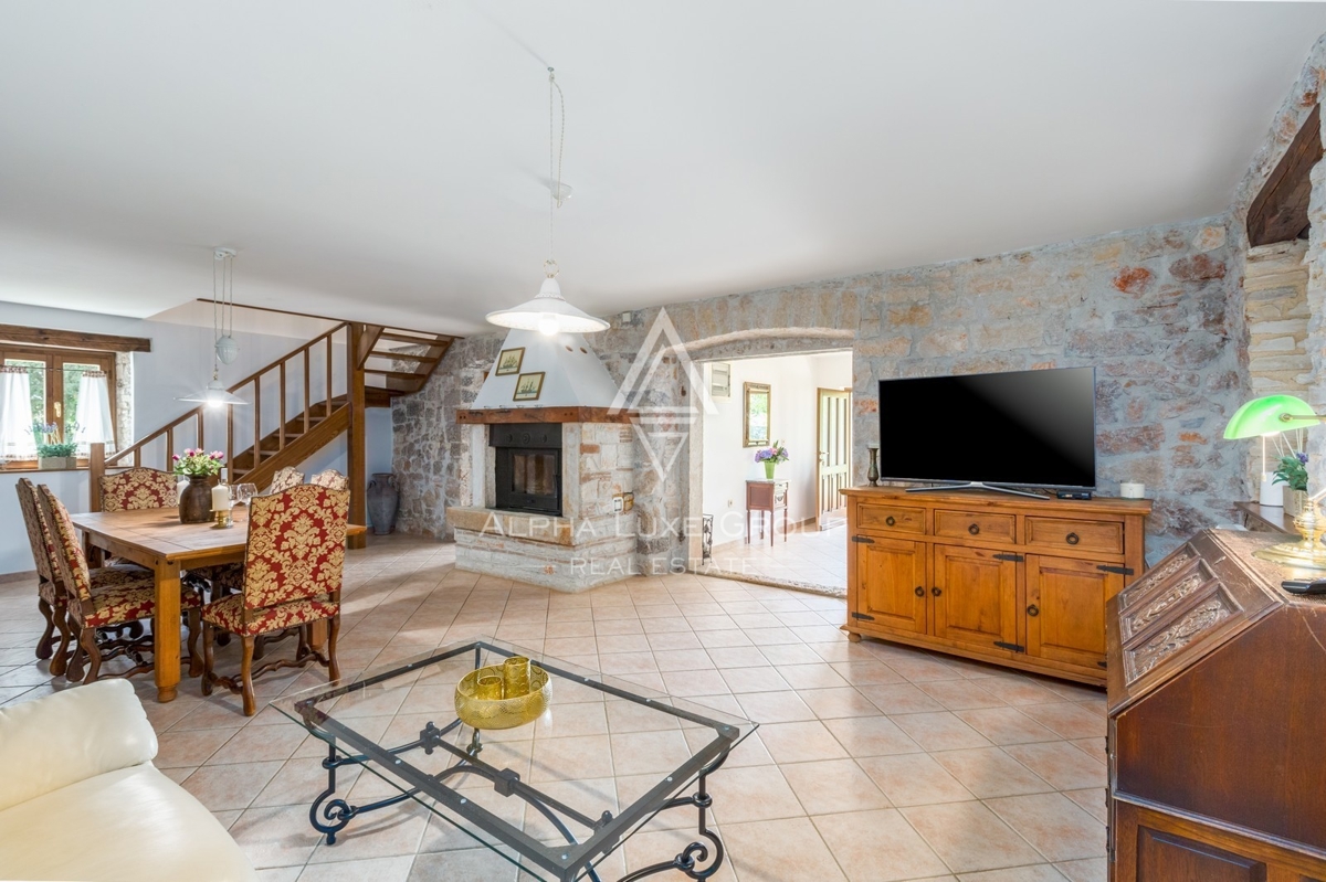 Istra, Poreč, Prenovljena vila z bazenom in vrtom