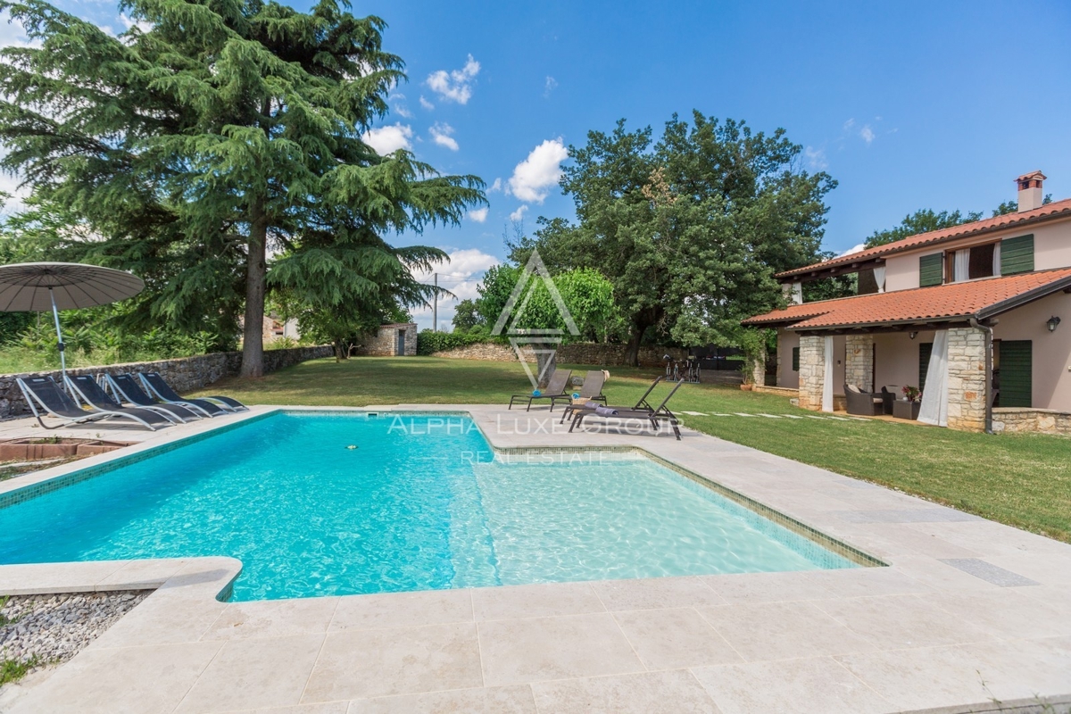 Istra, Poreč, Prenovljena vila z bazenom in vrtom
