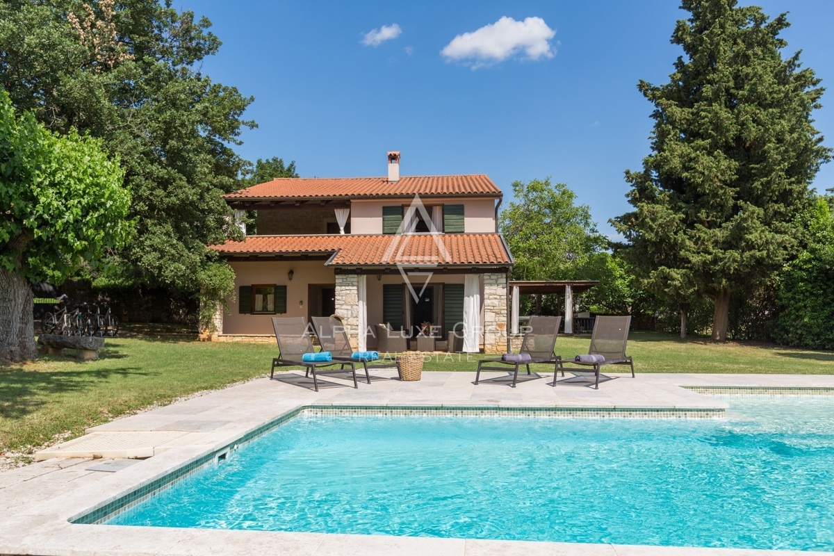Istra, Poreč, Prenovljena vila z bazenom in vrtom