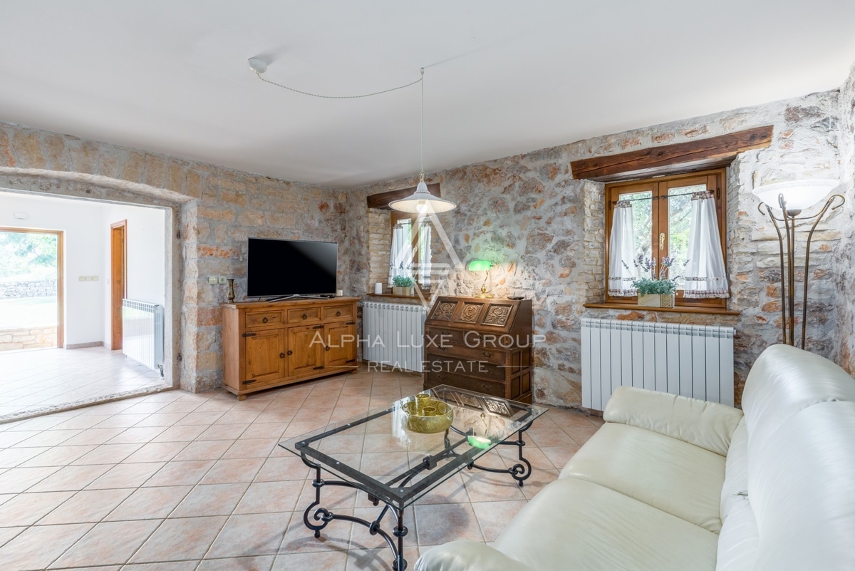 Istra, Poreč, Prenovljena vila z bazenom in vrtom