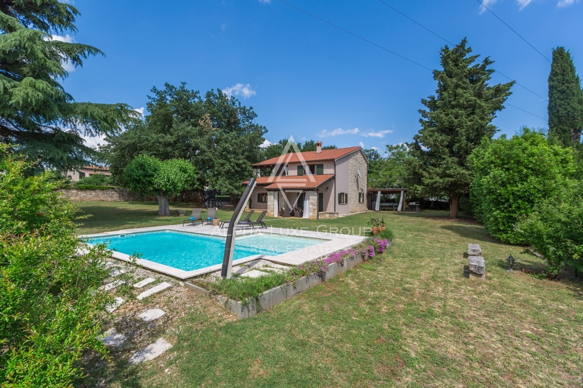 Istra, Poreč, Prenovljena vila z bazenom in vrtom