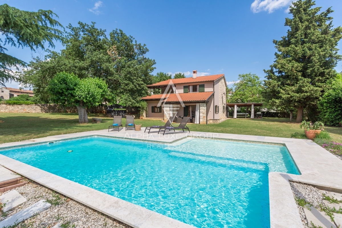 Istra, Poreč, Prenovljena vila z bazenom in vrtom