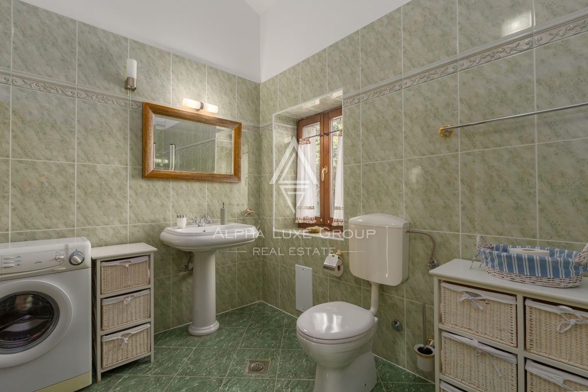 Istra, Poreč, Prenovljena vila z bazenom in vrtom