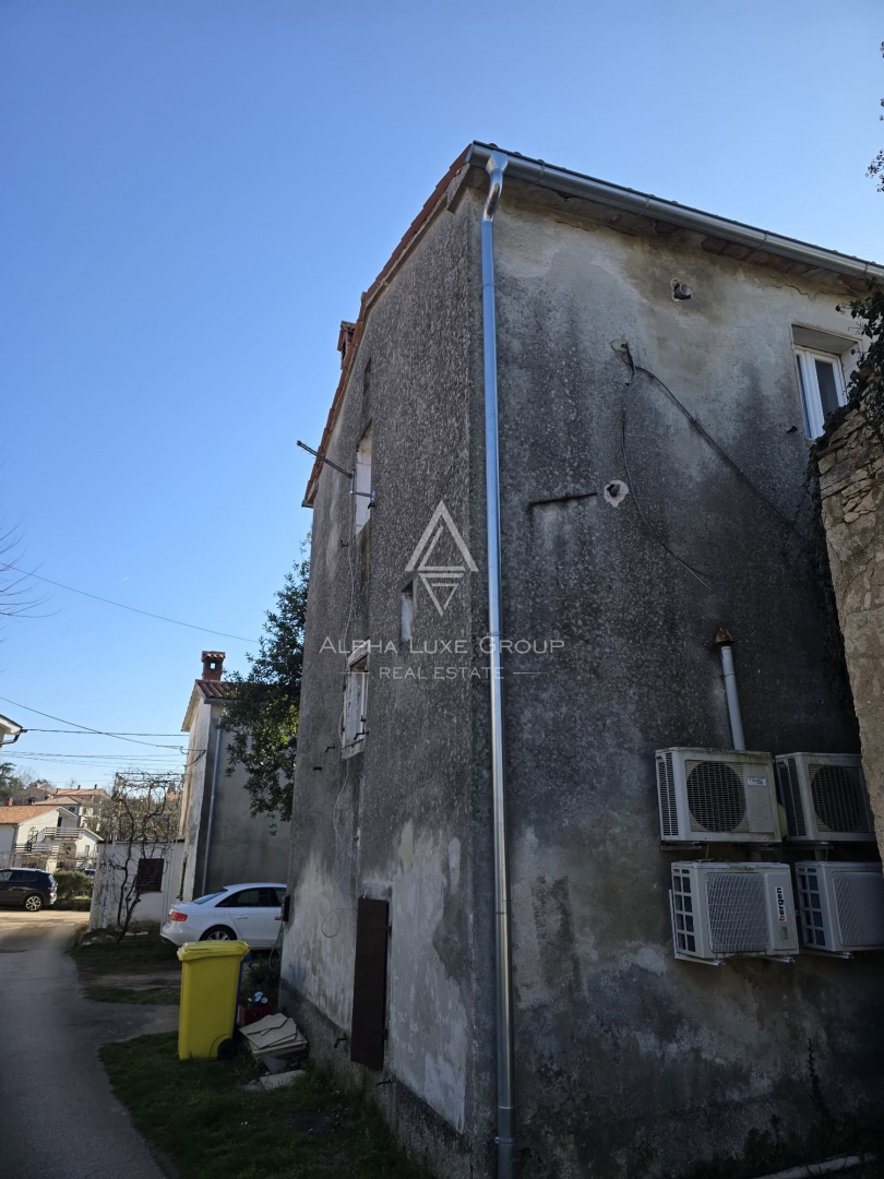 Nedešćina, Istra – Prenovljena hiša s tremi etažami