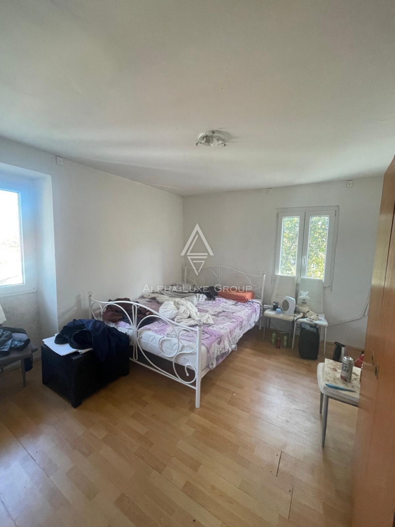 Nedešćina, Istra – Prenovljena hiša s tremi etažami