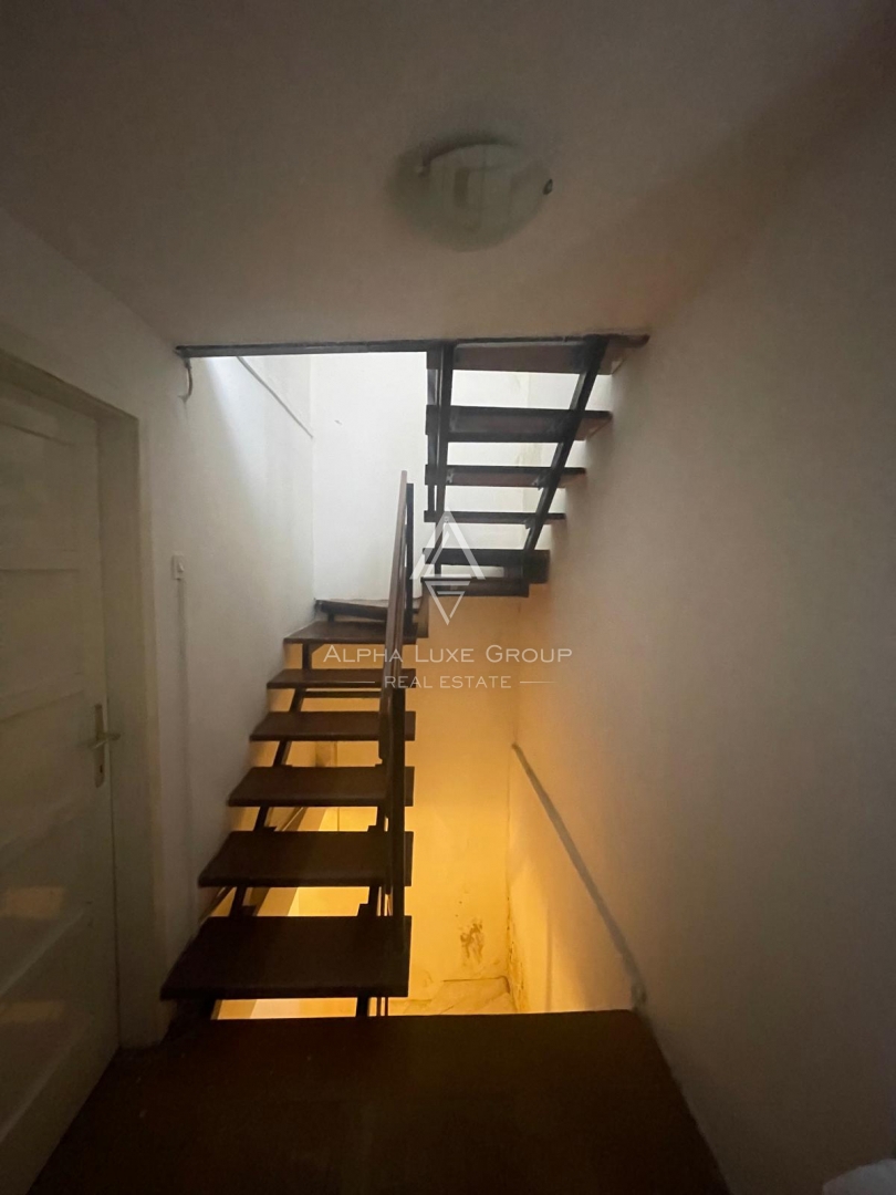 Nedešćina, Istra – Prenovljena hiša s tremi etažami