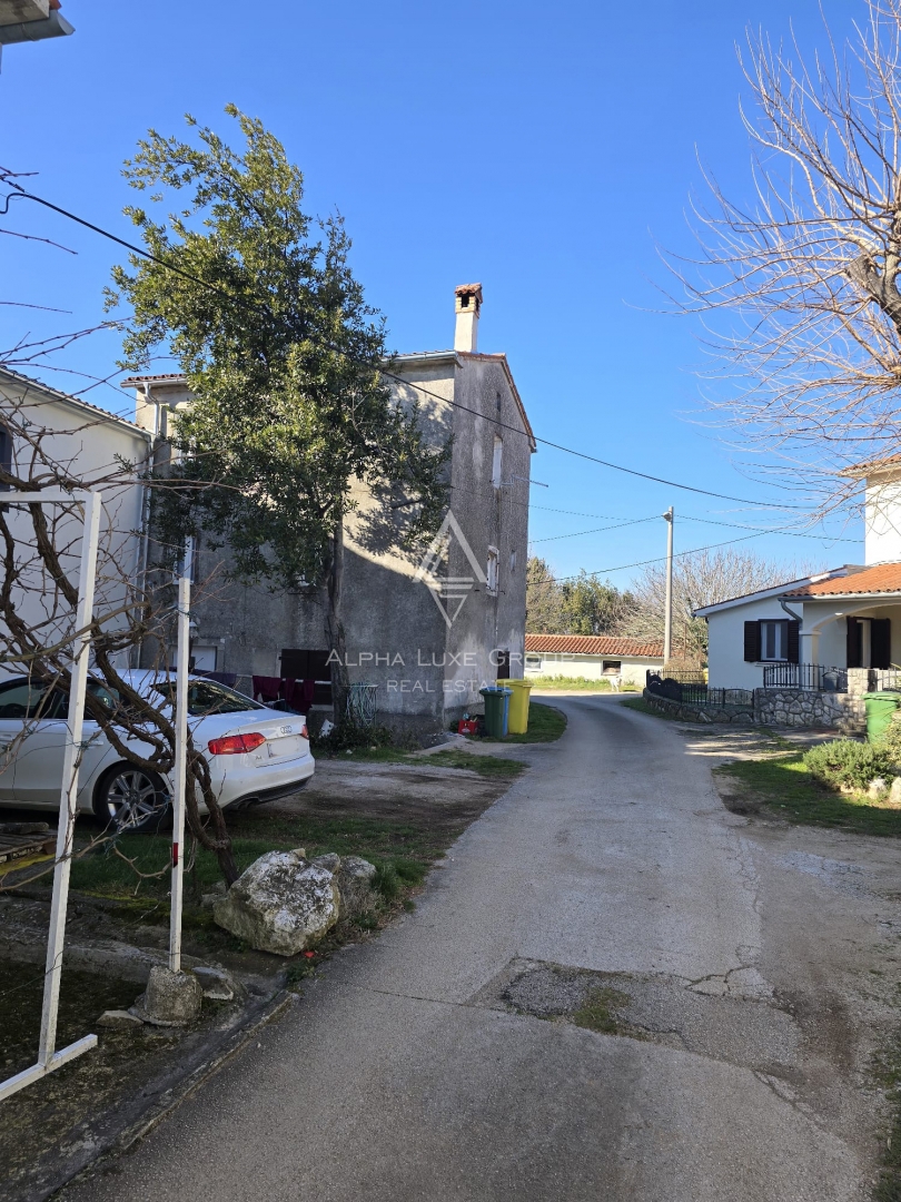 Nedešćina, Istra – Prenovljena hiša s tremi etažami