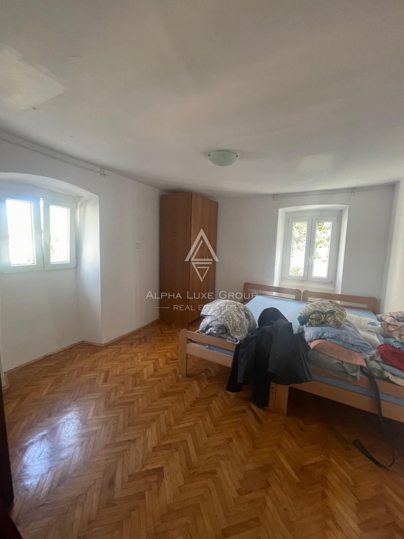 Nedešćina, Istra – Prenovljena hiša s tremi etažami