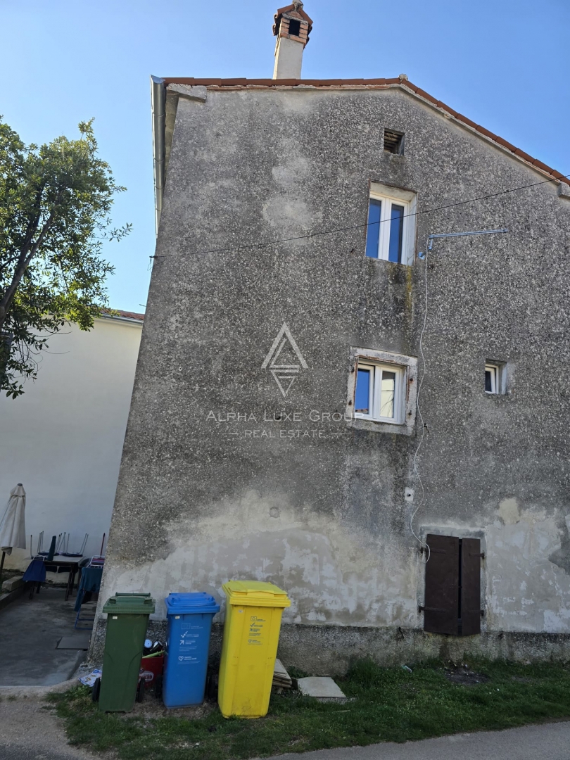 Nedešćina, Istra – Prenovljena hiša s tremi etažami