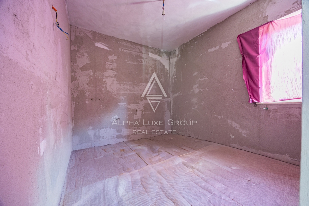 Umag, Istra: Prostorna hiša s 4 stanovanji, 3 nadst.