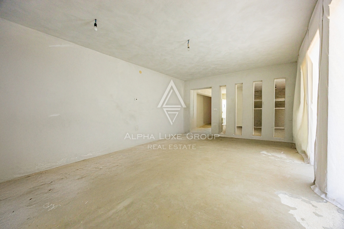 Umag, Istra: Prostorna hiša s 4 stanovanji, 3 nadst.