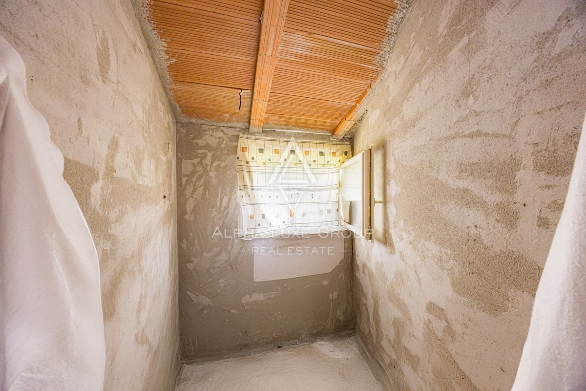 Umag, Istra: Prostorna hiša s 4 stanovanji, 3 nadst.