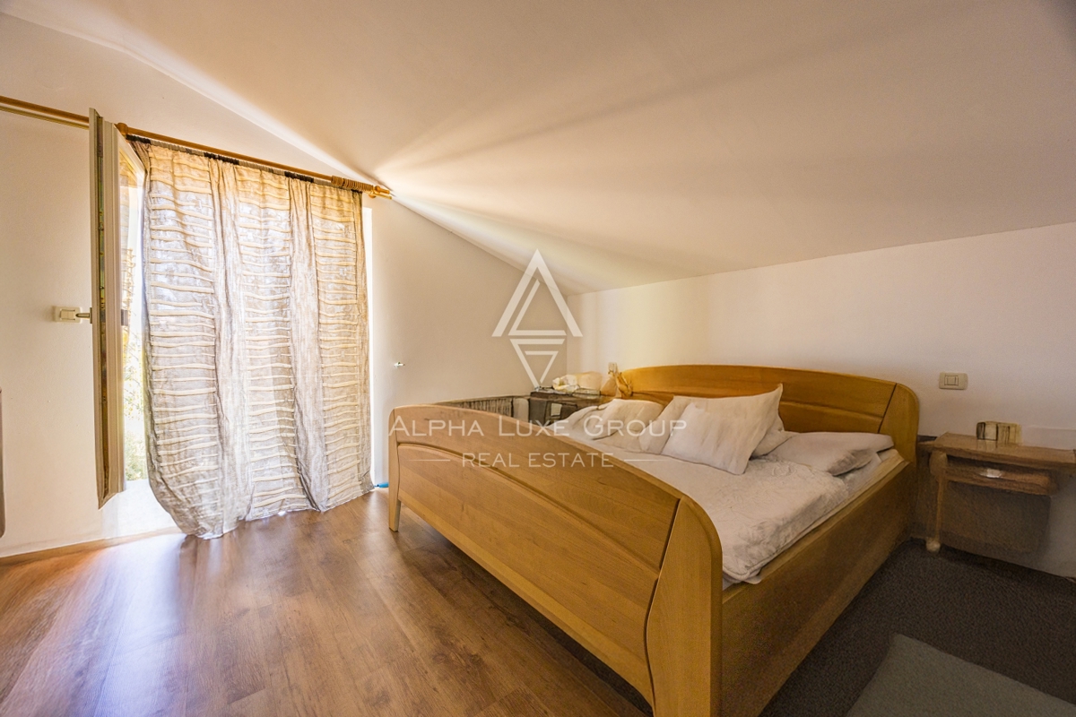 Umag, Istra: Prostorna hiša s 4 stanovanji, 3 nadst.