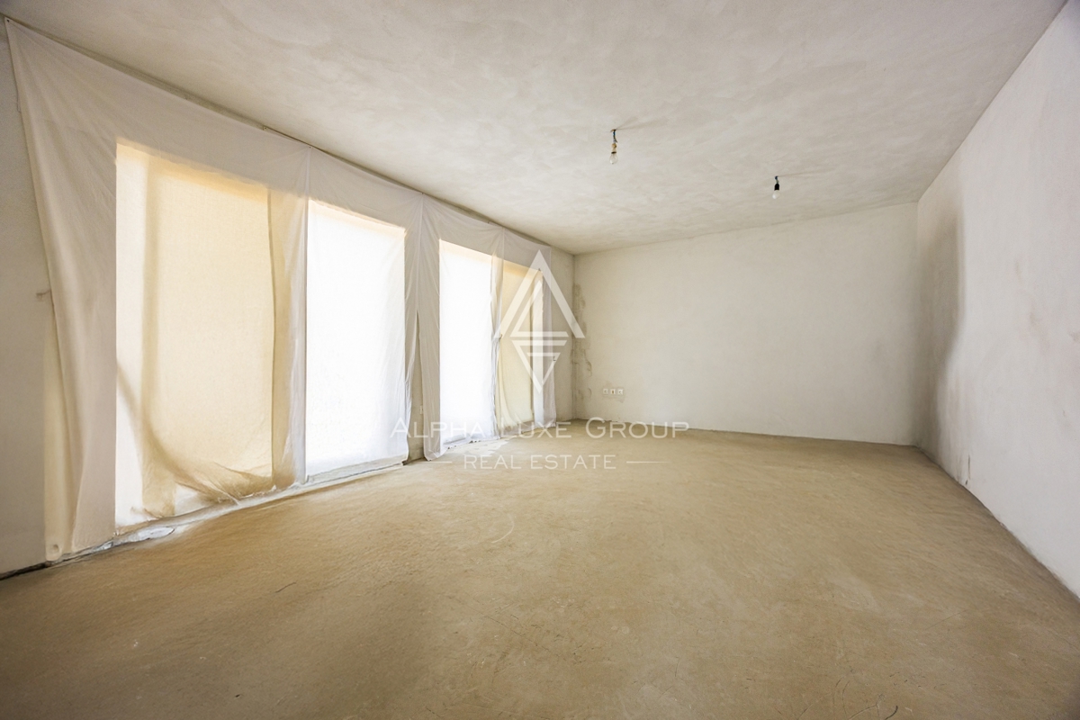 Umag, Istra: Prostorna hiša s 4 stanovanji, 3 nadst.