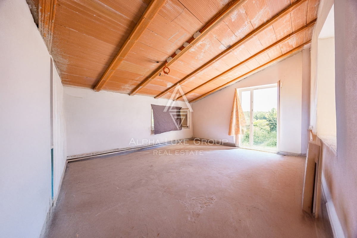 Umag, Istra: Prostorna hiša s 4 stanovanji, 3 nadst.