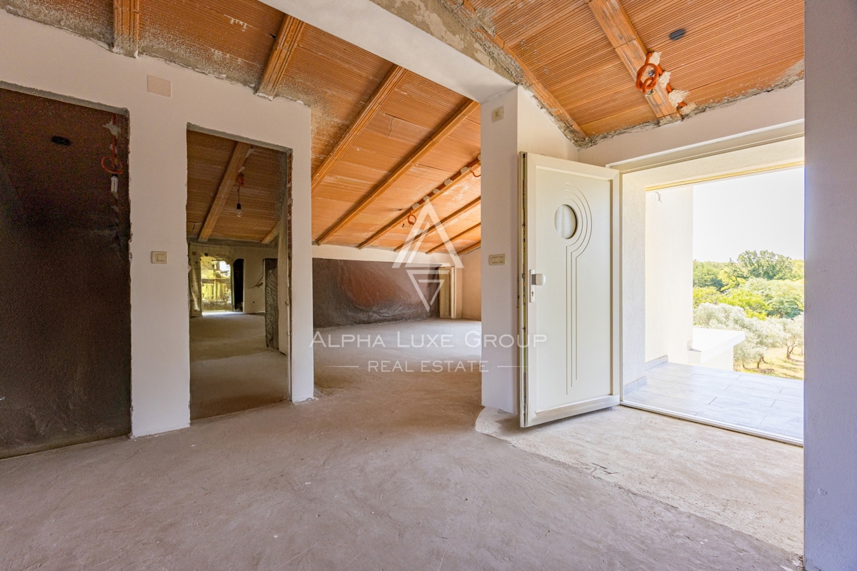 Umag, Istra: Prostorna hiša s 4 stanovanji, 3 nadst.