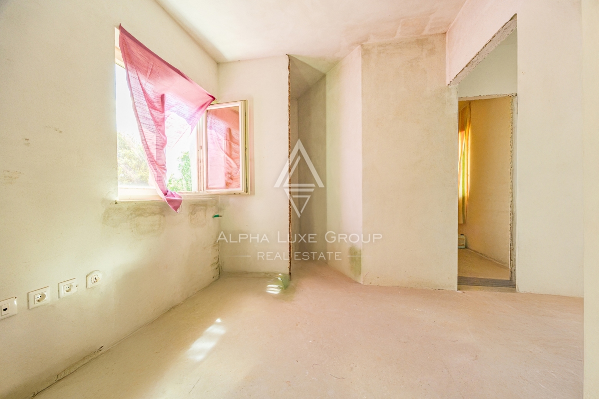 Umag, Istra: Prostorna hiša s 4 stanovanji, 3 nadst.