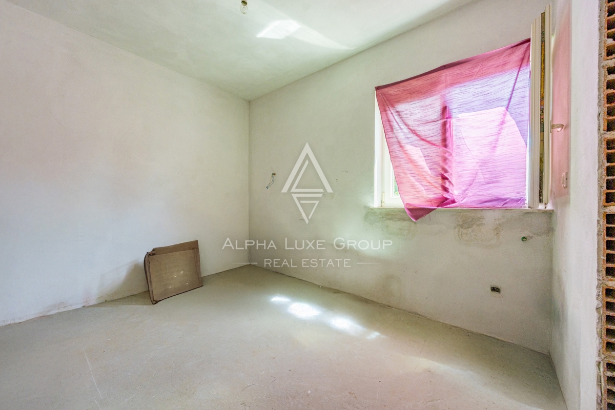 Umag, Istra: Prostorna hiša s 4 stanovanji, 3 nadst.