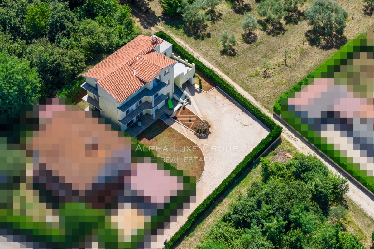 Umag, Istra: Prostorna hiša s 4 stanovanji, 3 nadst.